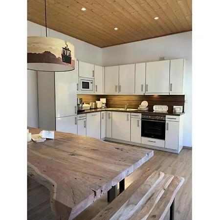 Max 2 Apartment